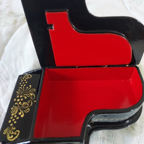Ukrainian Hand-Painted Wooden Grand Piano Trinket Box - Picture 4 of 9